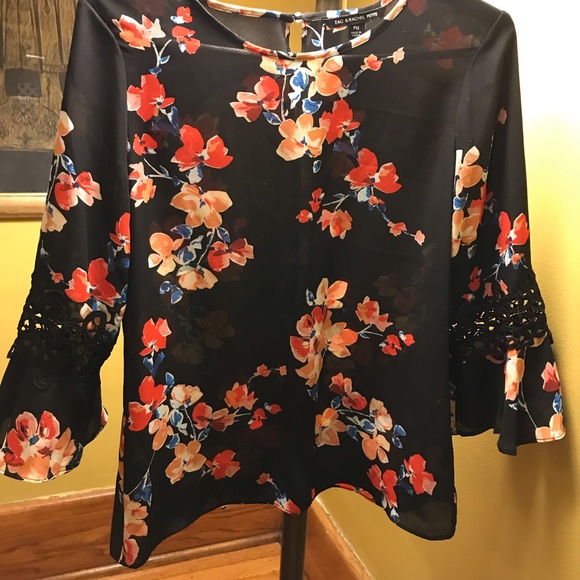 Blouse/top - Picture 2 of 3